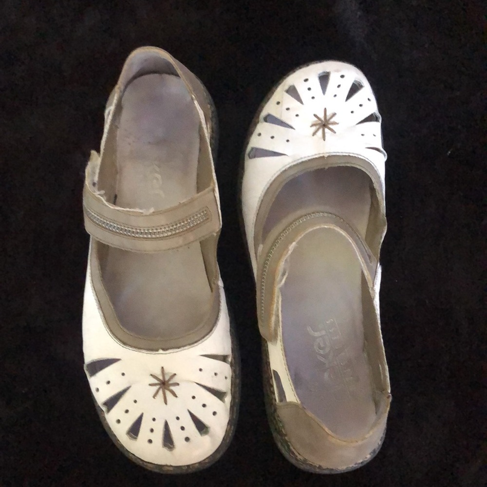 Shoes - Picture 6 of 9